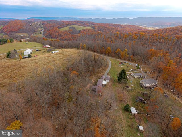 206 MOUNTAIN PENNY LN, Claysburg, PA 16625