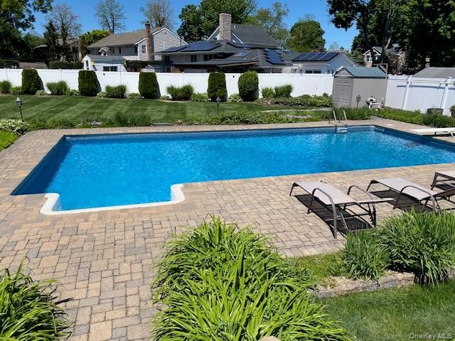 8 Hewitt Drive, Northport, NY 11768