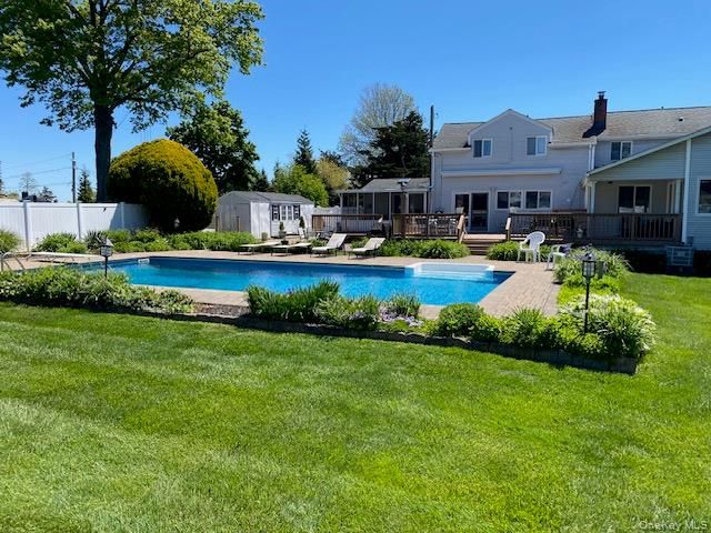 8 Hewitt Drive, Northport, NY 11768