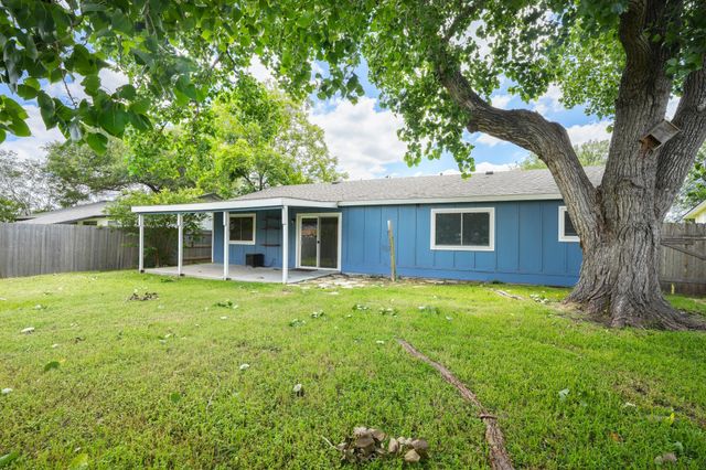 2004 Greenhill DR, Round Rock, TX 78664