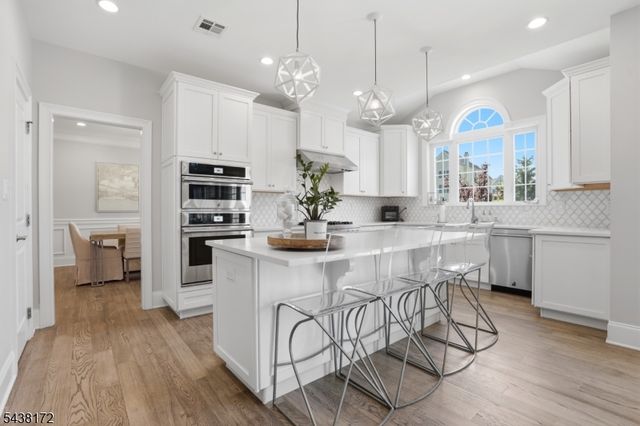 18 Waterford Way, Middletown Twp., NJ 07738