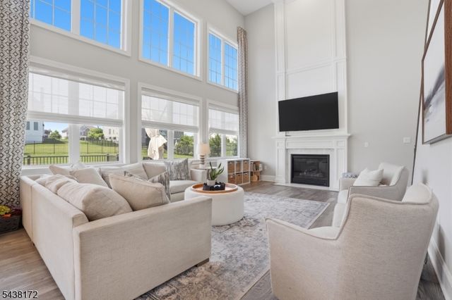 18 Waterford Way, Middletown Twp., NJ 07738