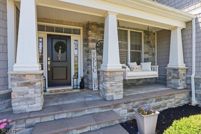 18 Waterford Way, Middletown Twp., NJ 07738