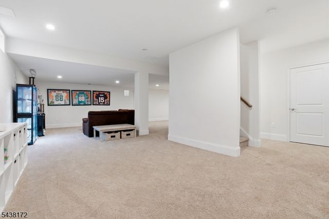18 Waterford Way, Middletown Twp., NJ 07738