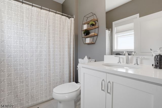 18 Waterford Way, Middletown Twp., NJ 07738