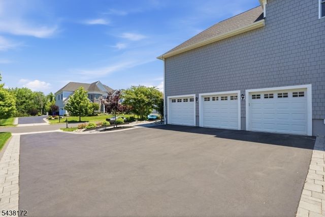 18 Waterford Way, Middletown Twp., NJ 07738