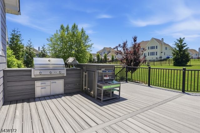 18 Waterford Way, Middletown Twp., NJ 07738