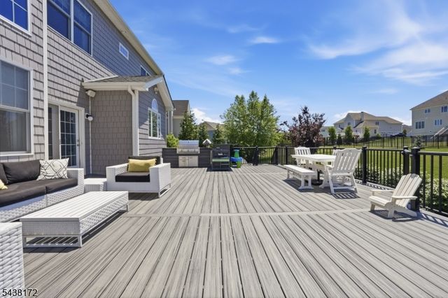18 Waterford Way, Middletown Twp., NJ 07738