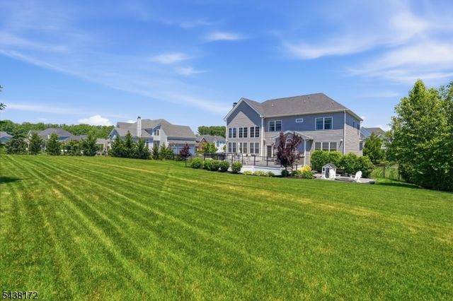 18 Waterford Way, Middletown Twp., NJ 07738