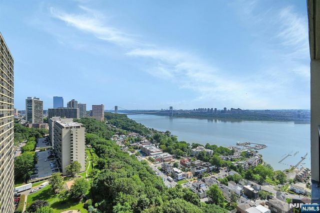 5 Horizon Road 2102, Fort Lee, NJ 07024