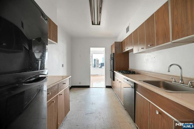 5 Horizon Road 2102, Fort Lee, NJ 07024