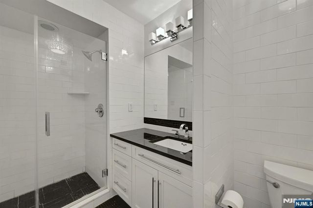 5 Horizon Road 2102, Fort Lee, NJ 07024