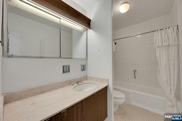 5 Horizon Road 2102, Fort Lee, NJ 07024