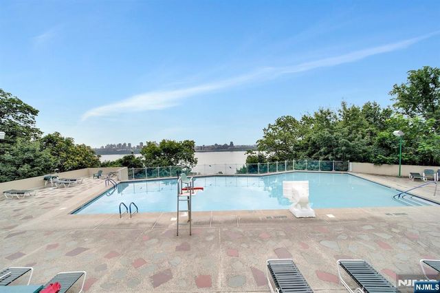 5 Horizon Road 2102, Fort Lee, NJ 07024
