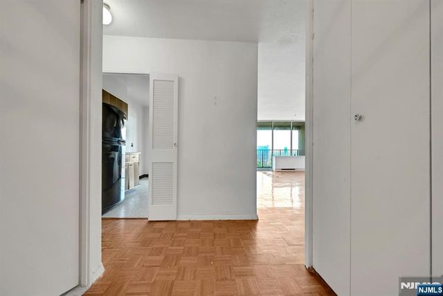 5 Horizon Road 2102, Fort Lee, NJ 07024