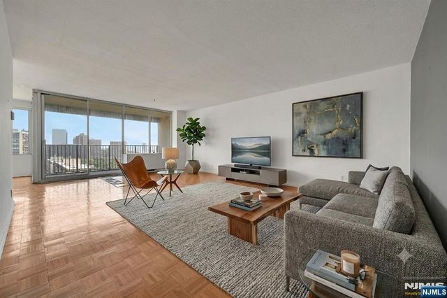 5 Horizon Road 2102, Fort Lee, NJ 07024