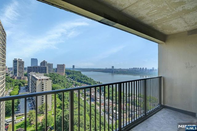 5 Horizon Road 2102, Fort Lee, NJ 07024
