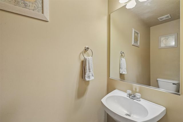 1153 S 52nd Street 1407, West Des Moines, IA 50265