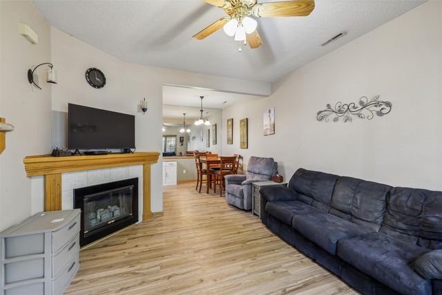 1153 S 52nd Street 1407, West Des Moines, IA 50265