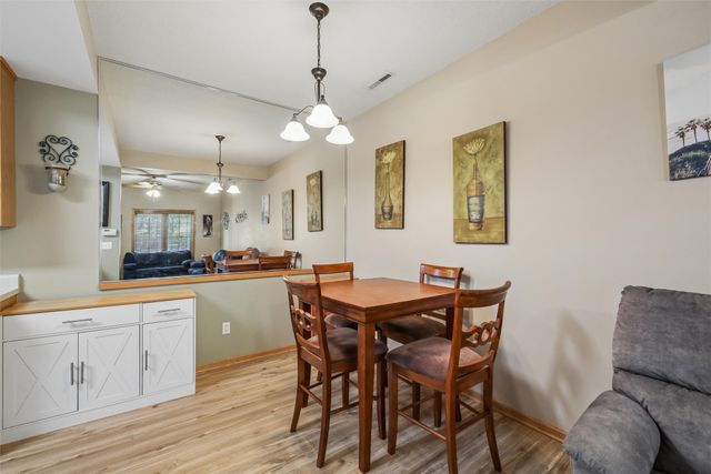 1153 S 52nd Street 1407, West Des Moines, IA 50265
