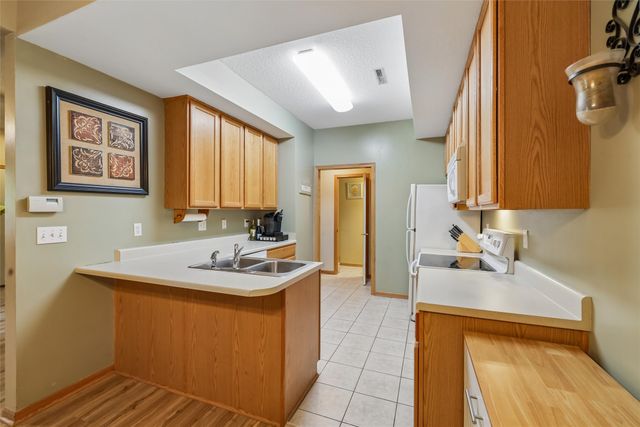 1153 S 52nd Street 1407, West Des Moines, IA 50265