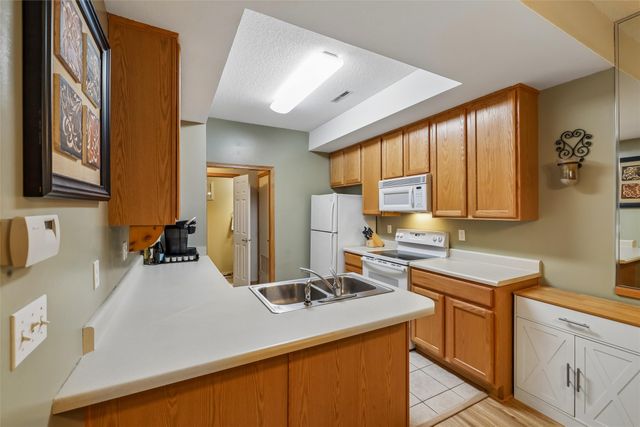 1153 S 52nd Street 1407, West Des Moines, IA 50265