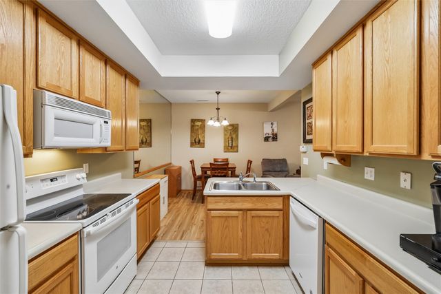 1153 S 52nd Street 1407, West Des Moines, IA 50265