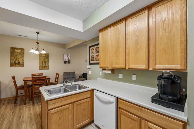 1153 S 52nd Street 1407, West Des Moines, IA 50265
