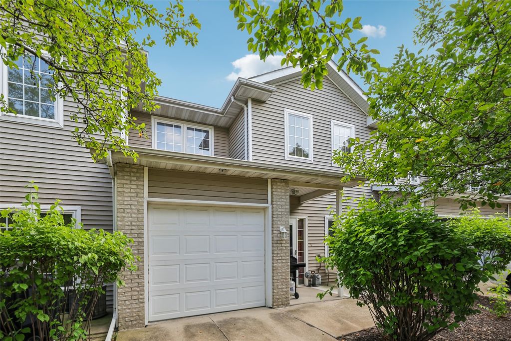 1153 S 52nd Street 1407, West Des Moines, IA 50265