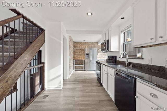 13111 Nadine Avenue, Huntington Woods, MI 48070