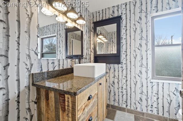 13111 Nadine Avenue, Huntington Woods, MI 48070