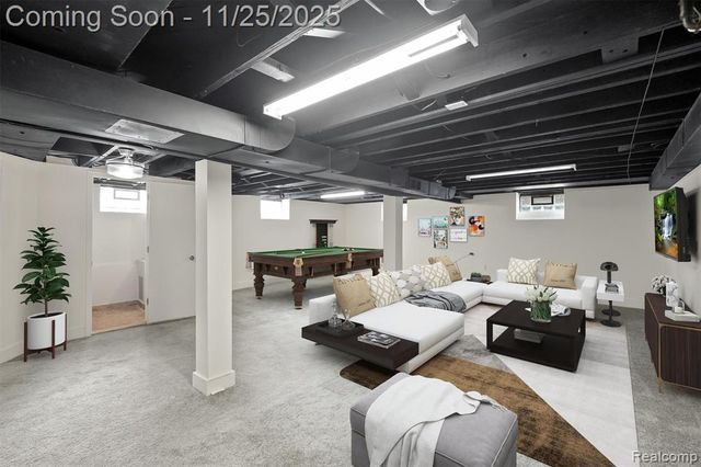 13111 Nadine Avenue, Huntington Woods, MI 48070