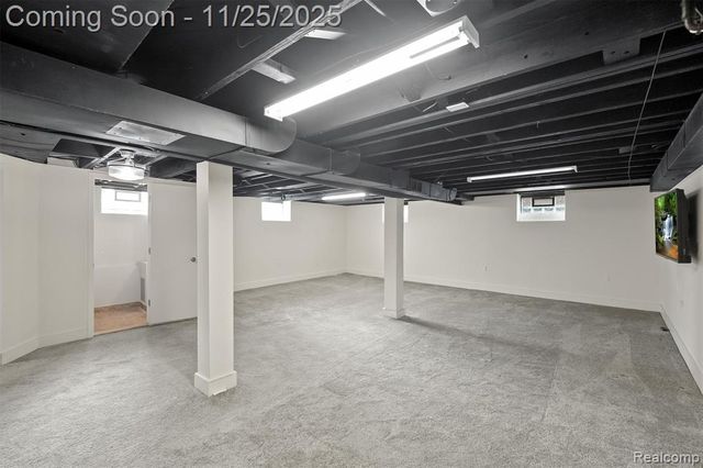 13111 Nadine Avenue, Huntington Woods, MI 48070