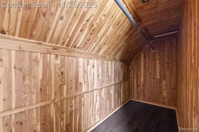 13111 Nadine Avenue, Huntington Woods, MI 48070