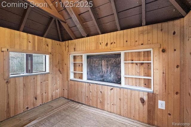 13111 Nadine Avenue, Huntington Woods, MI 48070