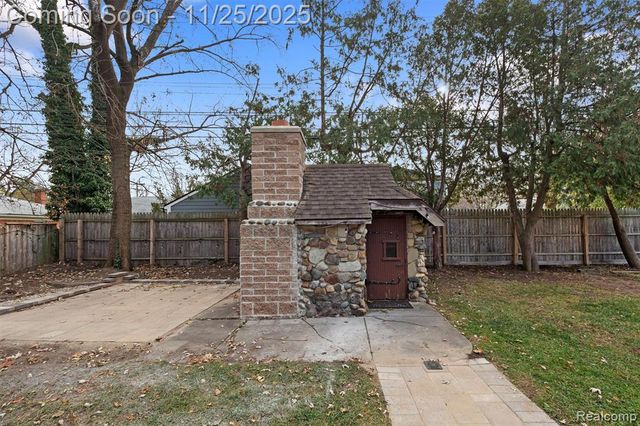 13111 Nadine Avenue, Huntington Woods, MI 48070