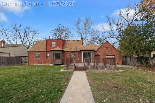 13111 Nadine Avenue, Huntington Woods, MI 48070