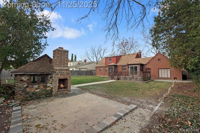 13111 Nadine Avenue, Huntington Woods, MI 48070