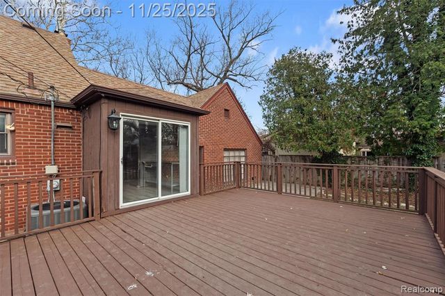 13111 Nadine Avenue, Huntington Woods, MI 48070