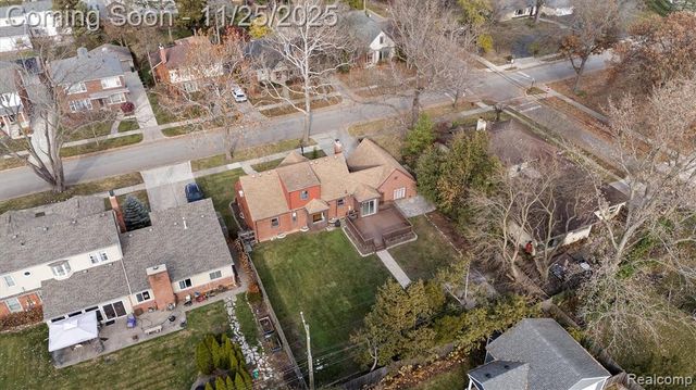 13111 Nadine Avenue, Huntington Woods, MI 48070