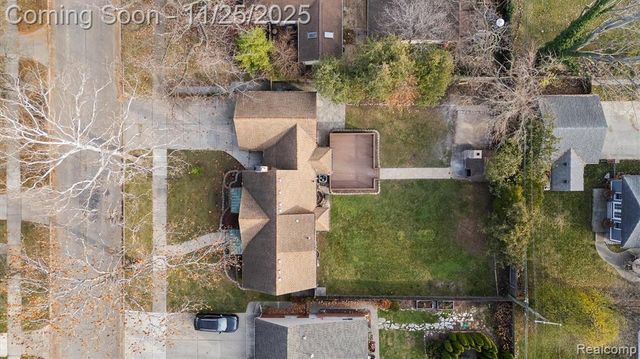 13111 Nadine Avenue, Huntington Woods, MI 48070