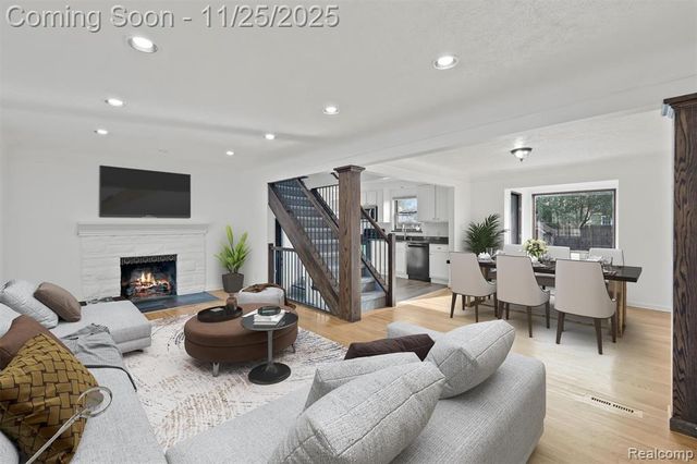 13111 Nadine Avenue, Huntington Woods, MI 48070