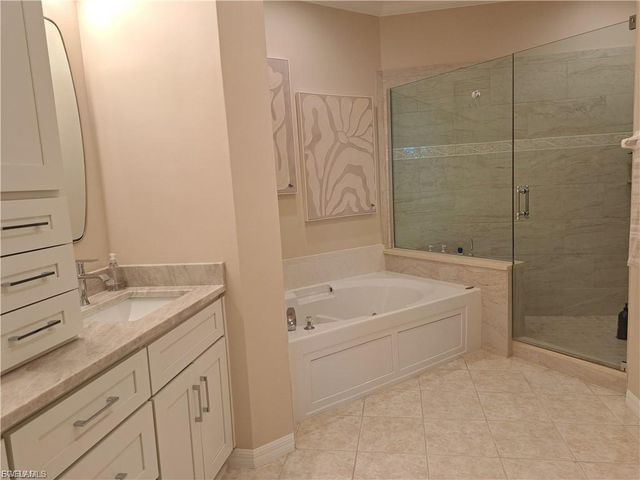 11100 Harbour Yacht CT 44E, Fort Myers, FL 33908