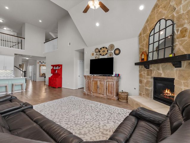 1800 Bright Way Lane, Dickinson, TX 77539