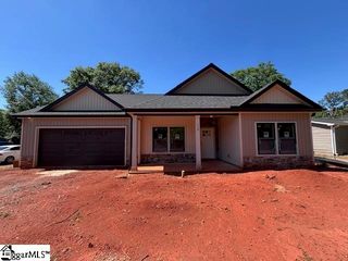 179 Cedar Avenue, Wellford, SC 29385