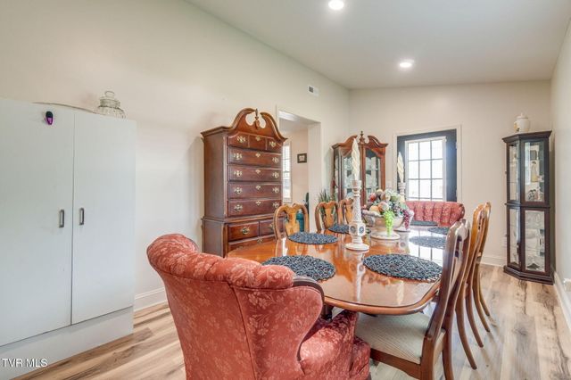 247 Cherokee Village Drive, Kingsport, TN 37660