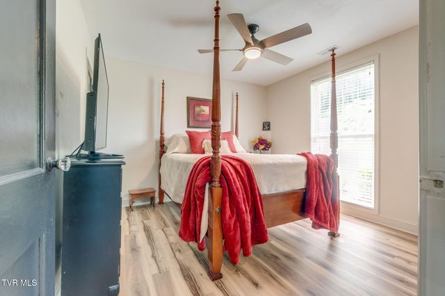 247 Cherokee Village Drive, Kingsport, TN 37660