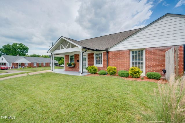 247 Cherokee Village Drive, Kingsport, TN 37660