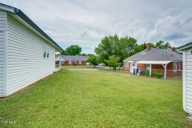247 Cherokee Village Drive, Kingsport, TN 37660