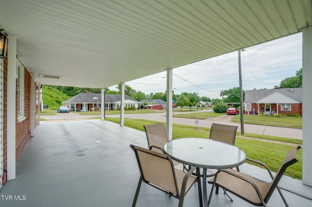 247 Cherokee Village Drive, Kingsport, TN 37660